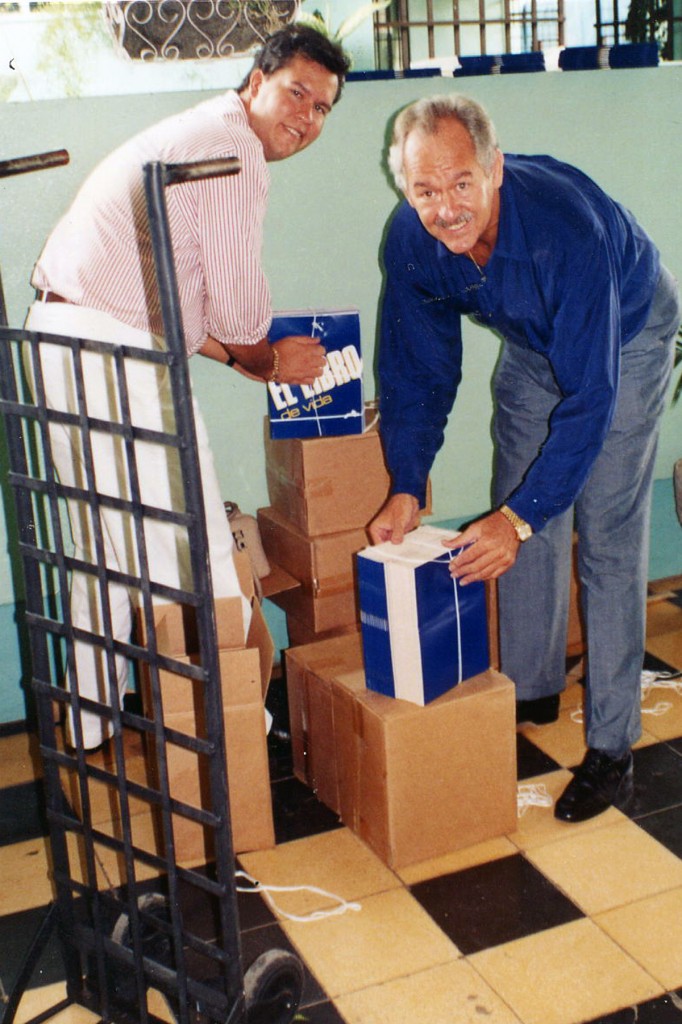 Bob bringing books to El Salvador